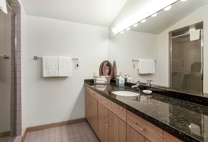 침실 4개 아파트, Christiania Condominiums  Coraltree Residence Collection