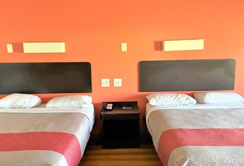 Номер Стандарт Кровать Квин Адаптированный для Инвалидов, Motel 6 White, Ga   Cartersville