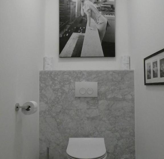 Quarto Deluxe, The Old Lady