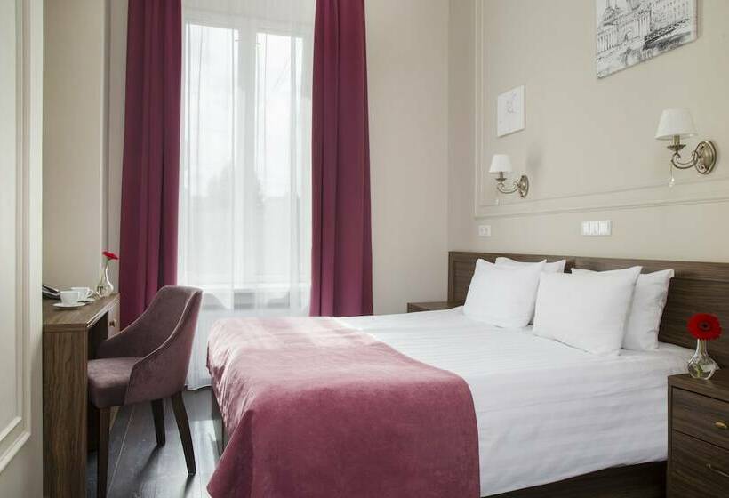 Standard Room, Grand Hotel Tchaikovsky
