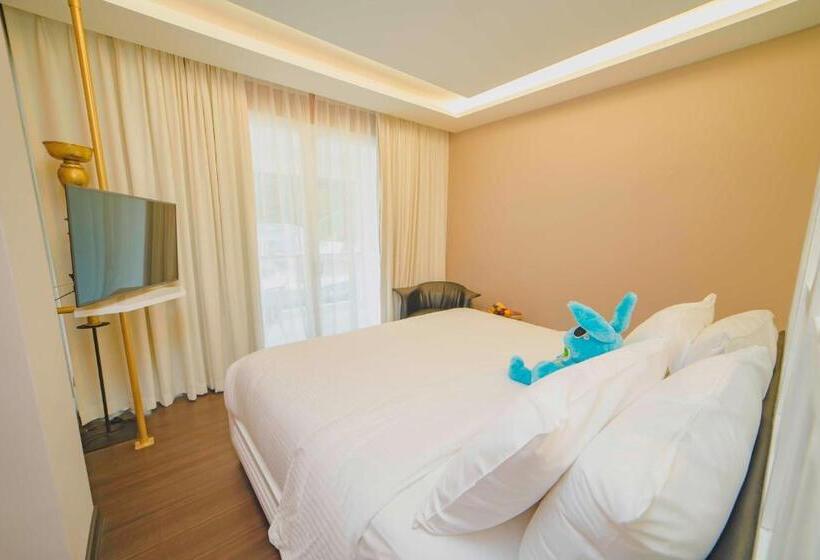 프리미엄 룸 풀장 전망, Dash Resort Langkawi