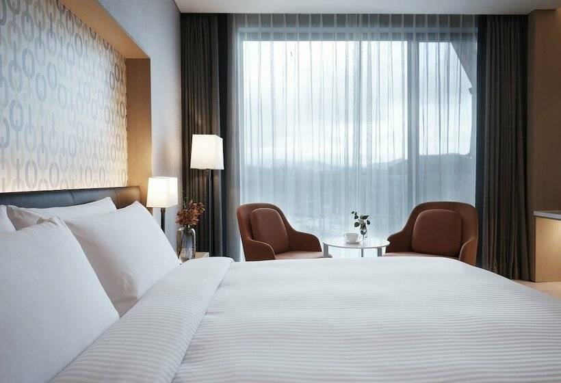 Номер Premium с Балконом, Marriott Jeju Shinhwa World