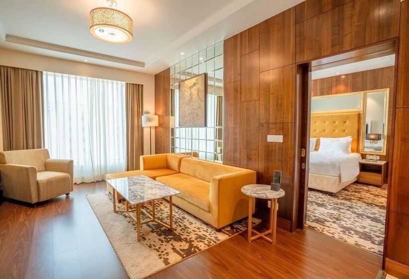 סוויטה, Radisson Blu Pune Hinjawadi