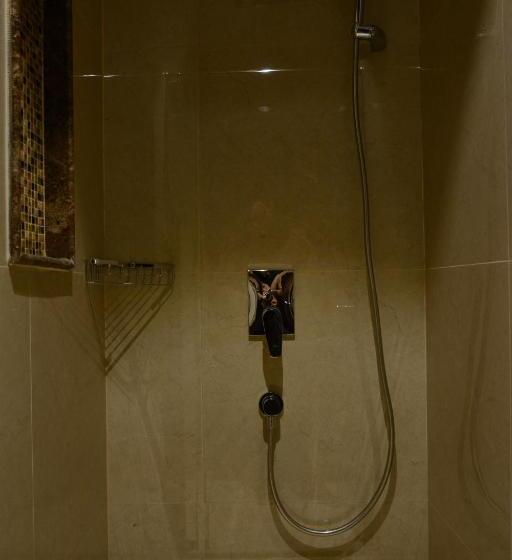 Полулюкс, Home Inn Hotel Suites