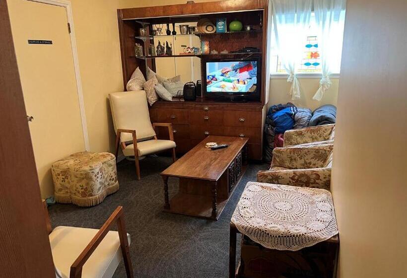共用房间的床, Char's Landing Hostel