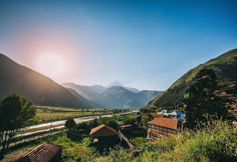 סוויטה משפחתית, Sno Inn Kazbegi