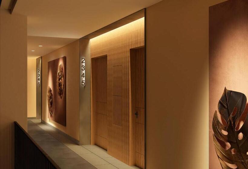 带大床的小型套房, Secrets Playa Esmeralda Resort & Spa