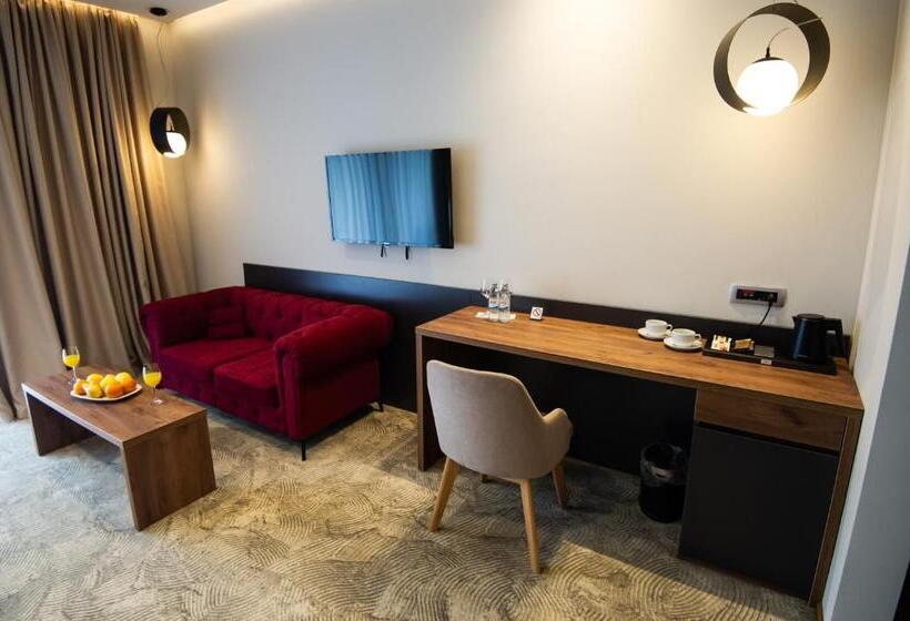 اتاق لوکس سه تخته, Grande Casa Hotel   Međugorje