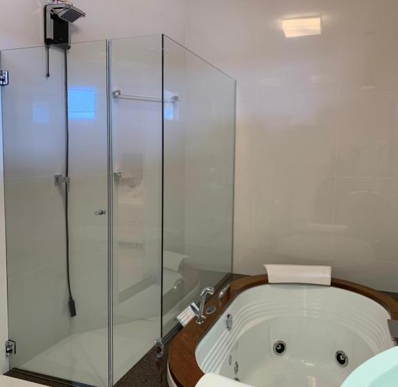스위트 킹사이즈 침대, Aquarius Hotel Aquarius