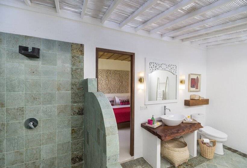 Вилла 2 Спальни, Pinkcoco Gili Air   Constant Surprises & For Cool Adults Only