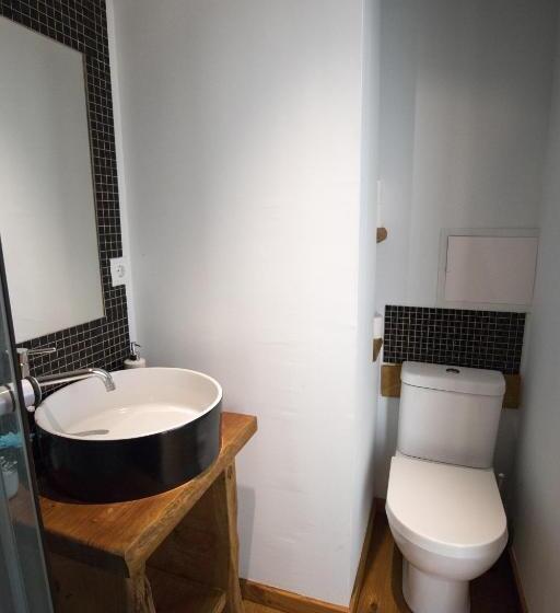 Deluxe Room, Modern & Recycled Guest House