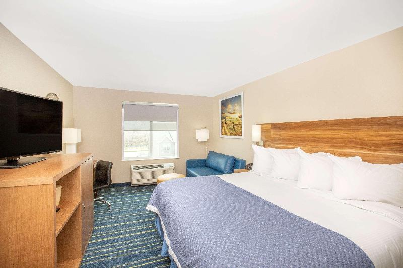 Люкс Кровать Кинг, Days Inn & Suites By Wyndham Kearney Ne