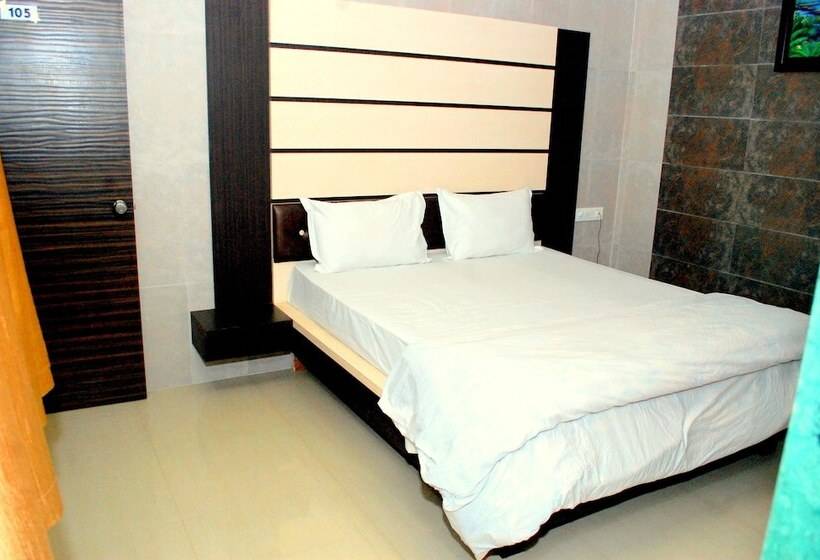 디럭스 룸, The Sky Comfort   Hotel The Heaven, Dwarka