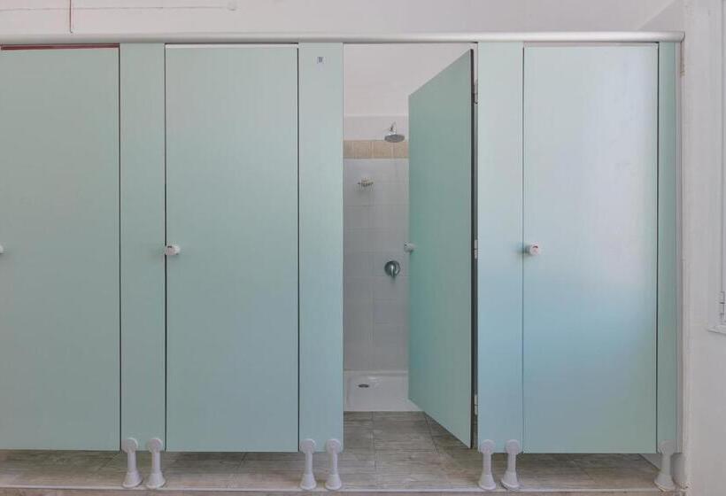 חדר סטנדרט לארבעה, Roger S Hostel Tel Aviv