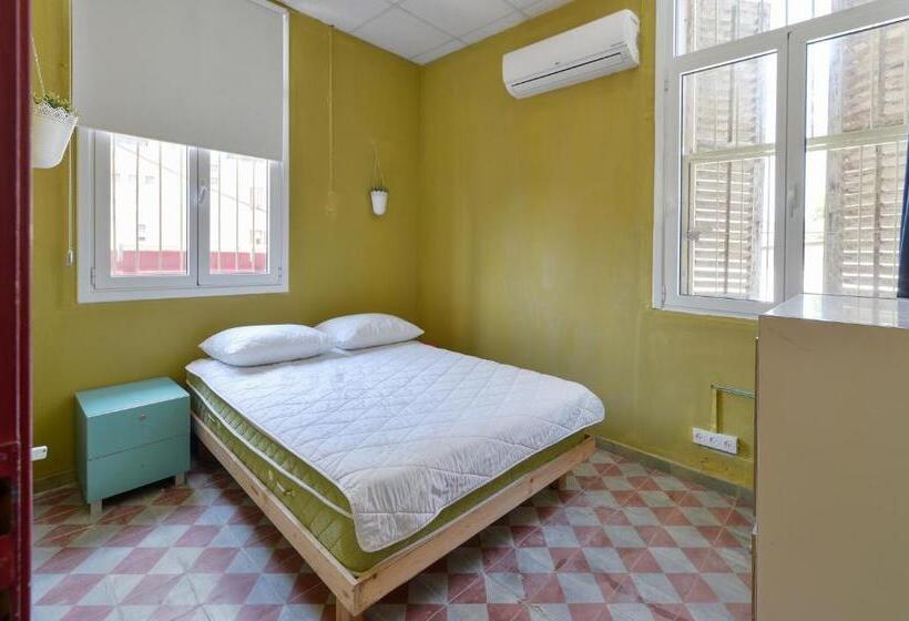 חדר סטנדרט לארבעה, Roger S Hostel Tel Aviv