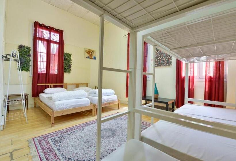 סטודיו משפחתי, Roger S Hostel Tel Aviv