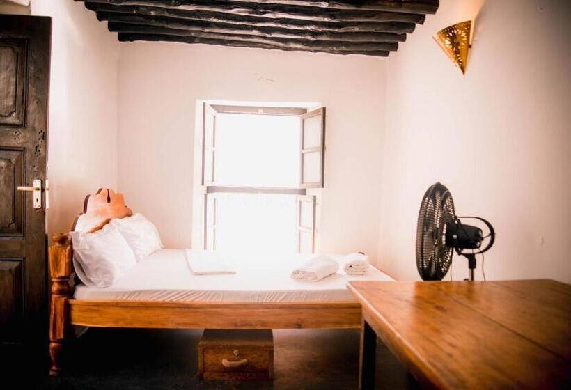 اتاق اکونومی, Zlife Stone Town