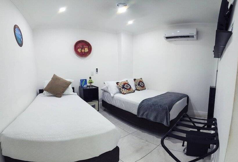 Quarto Triplo Estandar, Las Lunas