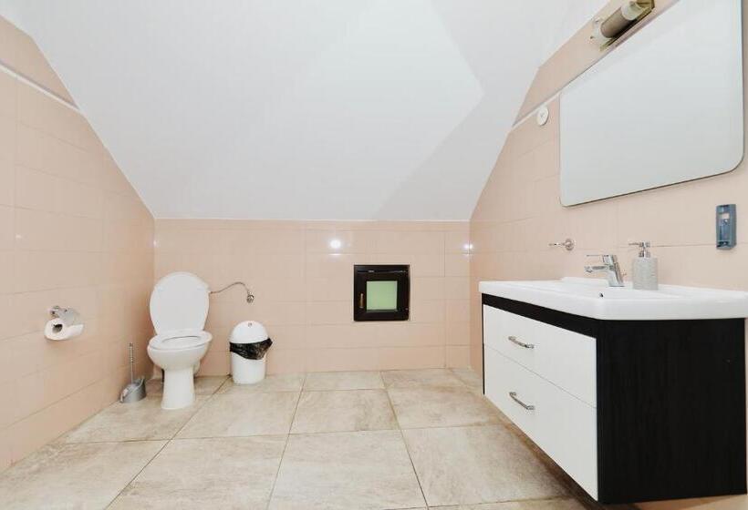 Quarto Triplo Estandar, Casa Golopența
