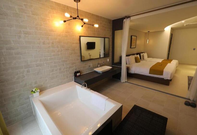 اتاق سوپریور, Rest