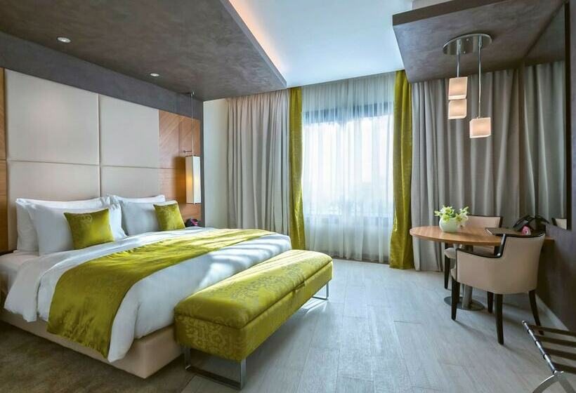 اتاق پریمیوم با چشم‌انداز دریاچه, Mövenpick Hotel Du Lac Tunis