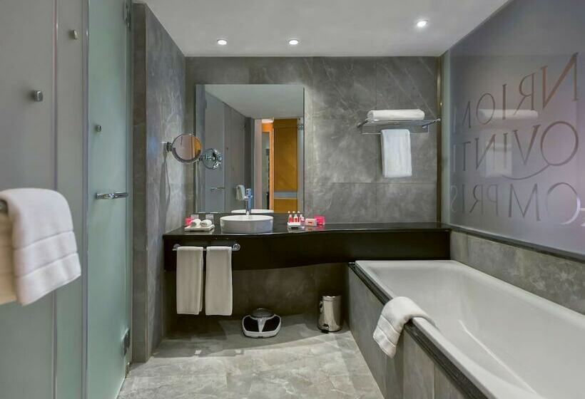 اتاق لوکس, Mövenpick Hotel Du Lac Tunis