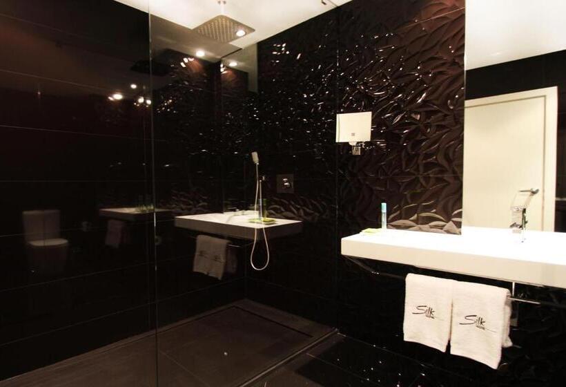 اتاق استاندارد, Silk Motel