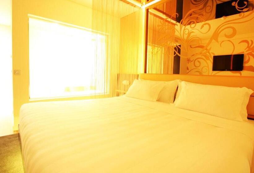 اتاق سوپریور, Silk Motel