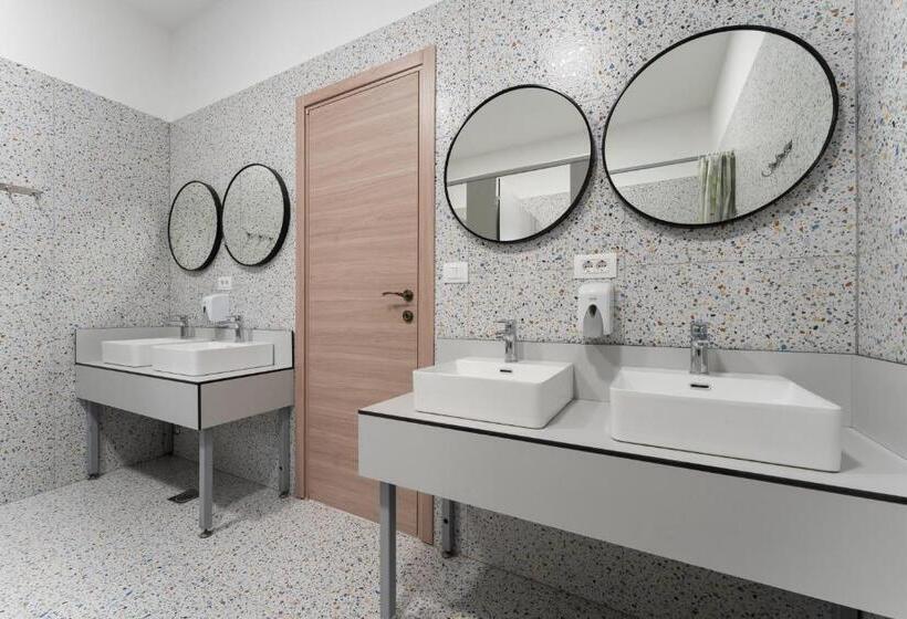 Кровать в Общей Комнате, Hostel Antique
