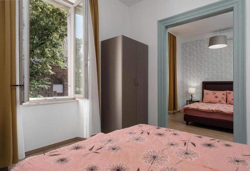 Семейный Номер Совместный Санузел, Hostel Antique