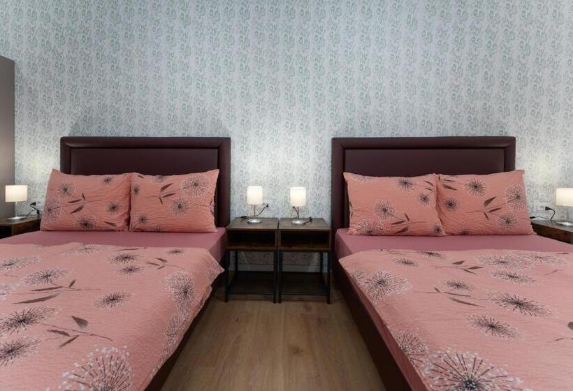Семейный Номер Совместный Санузел, Hostel Antique
