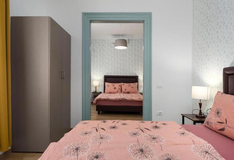 Семейный Номер Совместный Санузел, Hostel Antique