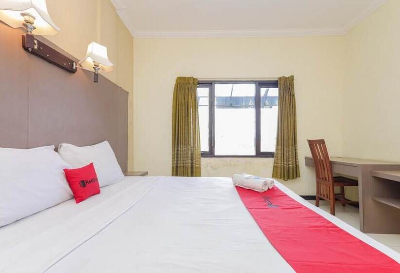Номер Стандарт, Reddoorz Near Gubeng Station