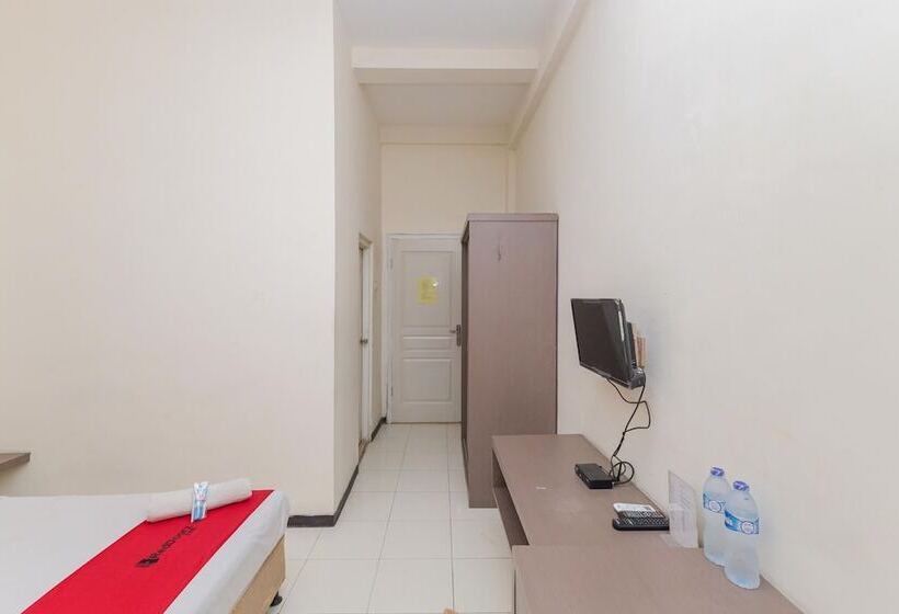 Номер Стандарт, Reddoorz Near Gubeng Station