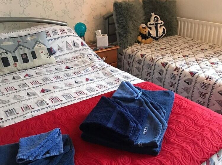 Семейный Номер, The Lyndsay Guest House