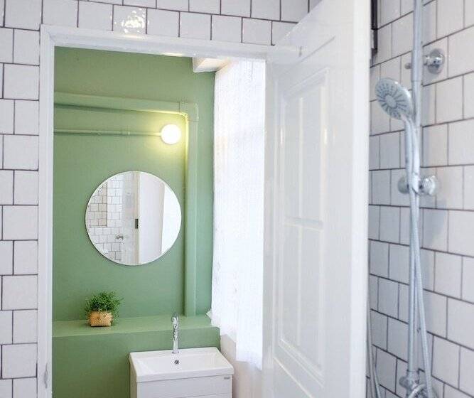 Delüks Üç Kişilik Oda, Baan Baan Hostel