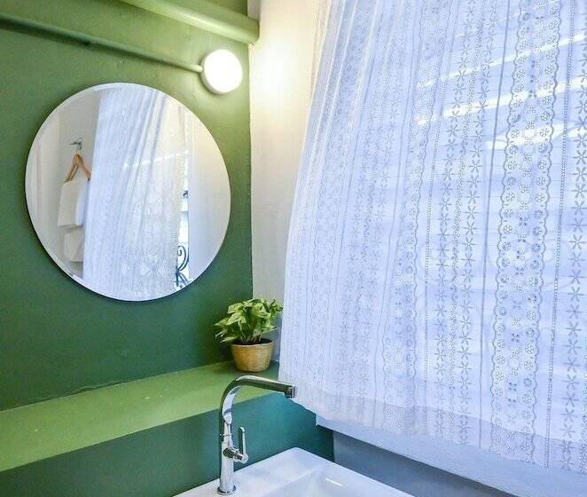 Delüks Oda, Baan Baan Hostel