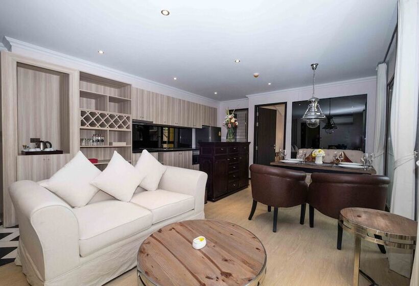 家庭套房, The Symphony Suites Pattaya