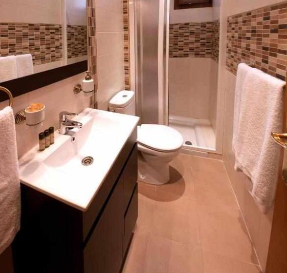 经济房, Hostal Segovia Adults Only