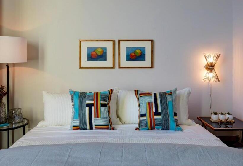 스위트 킹사이즈 침대, Kinn Guesthouse Bay View