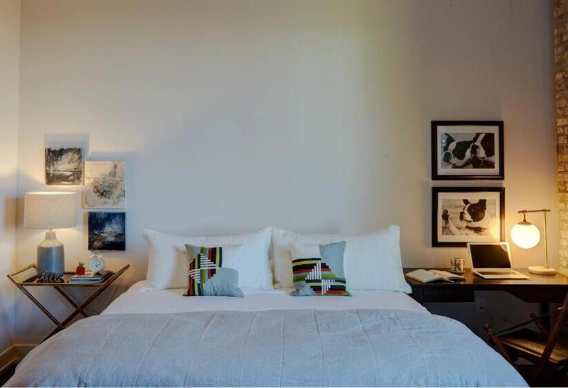 스위트 킹사이즈 침대, Kinn Guesthouse Bay View