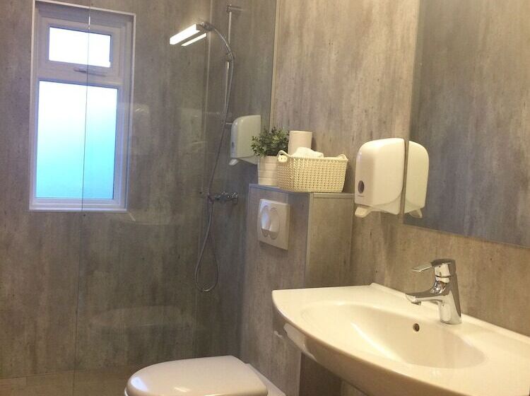 اتاق استاندارد با سرویس بهداشتی مشترک, Guesthouse Carina