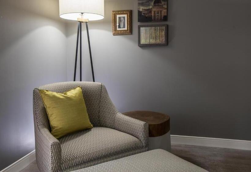 Люкс Кровать Кинг, Indigo Hattiesburg, An Ihg