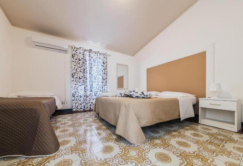 Номер Deluxe Кровать Кинг, Voilà Rooms Guest House