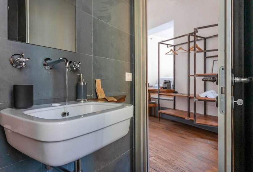 اتاق استاندارد, Tag Guest House
