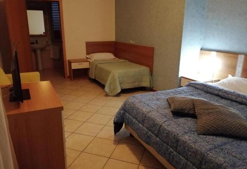 اتاق ساده سه‌ نفره, Thairè Resort