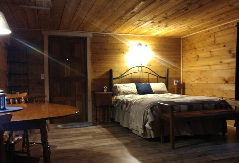 Хижина, Wolfwood Guest Ranch