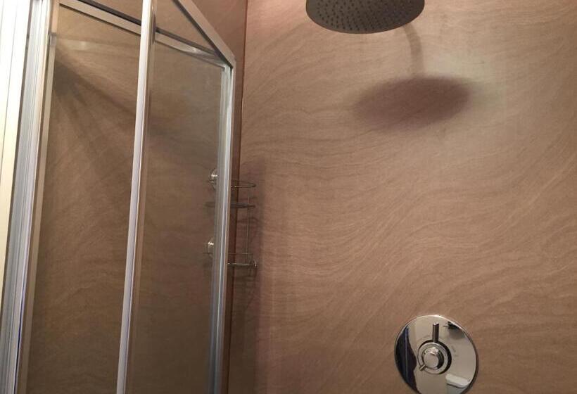 Семейный Номер, Lakeview Guest House