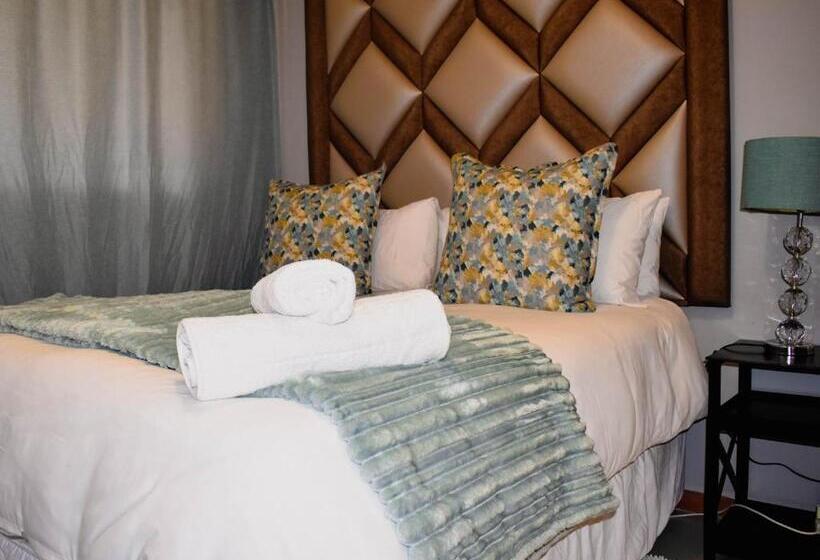 패밀리 룸, Serene Guest Manor
