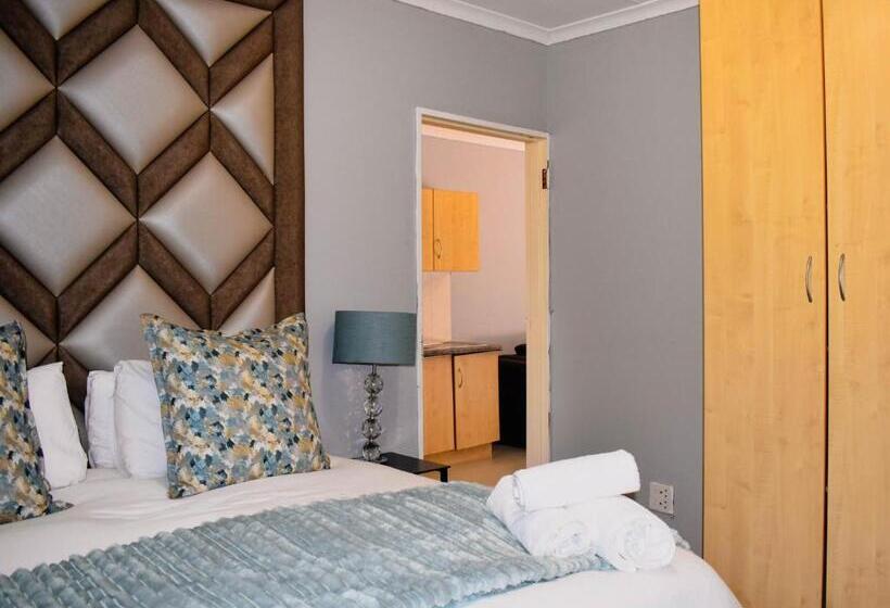 패밀리 룸, Serene Guest Manor